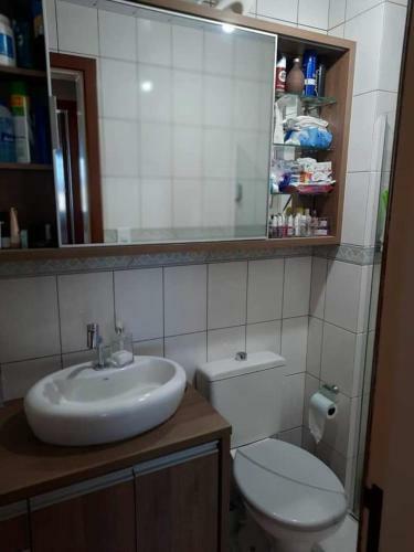 Apartamento Condom�nio Super Agrad�vel Com Garagem Privativa