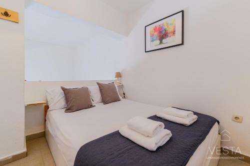 Ilios Loft Apartment With Sea Views, 200m From Beach