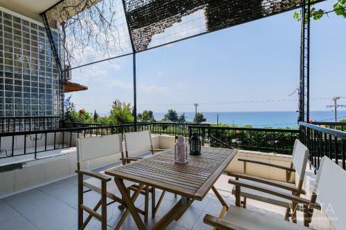 Ilios Loft Apartment With Sea Views, 200m From Beach