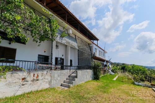 Ilios Loft Apartment With Sea Views, 200m From Beach