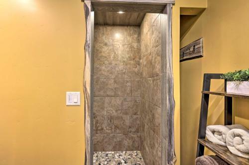 Apartamento Rustic Condo Fireplace, 2 Mi To State Park!