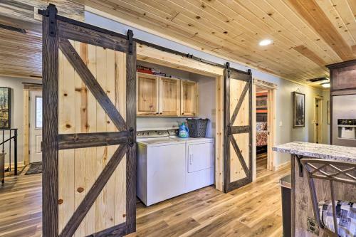 Apartamento Rustic Condo Fireplace, 2 Mi To State Park!