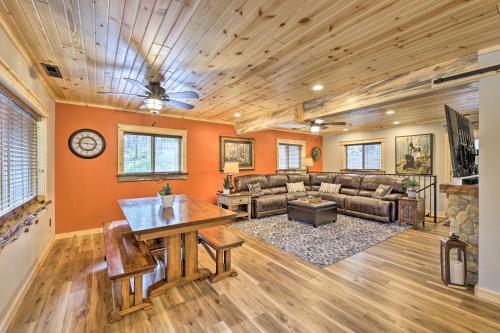 Apartamento Rustic Condo Fireplace, 2 Mi To State Park!