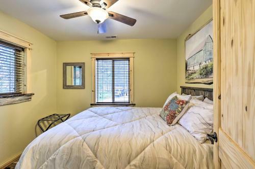 Apartamento Rustic Condo Fireplace, 2 Mi To State Park!