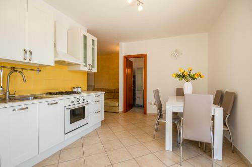 Roomy Apartment With Terrace & Parking