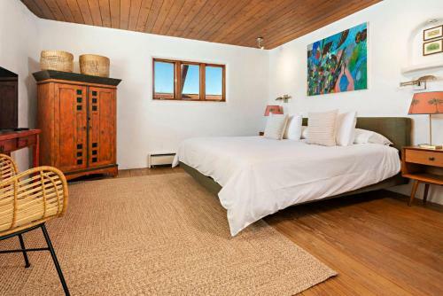 384 Calle Loma Norte