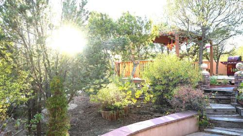384 Calle Loma Norte