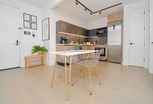Apartamento 510/512 Brooklyn Luxury Duplex (2 Apts) Pets & Parking!