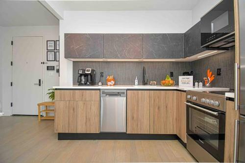Apartamento 510/512 Brooklyn Luxury Duplex (2 Apts) Pets & Parking!