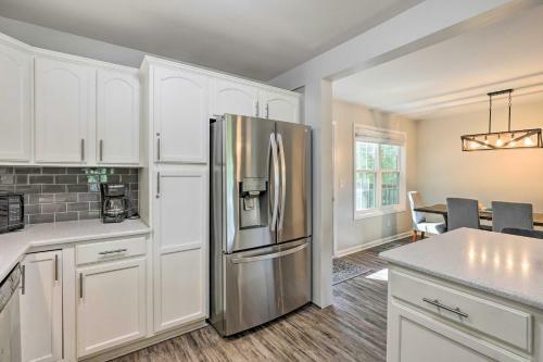 Tree-lined Firefly Hideaway Leicester Home!