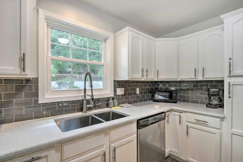 Tree-lined Firefly Hideaway Leicester Home!