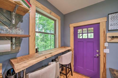 Darling 30-acre Cabin With Fire Pit And Balcony!