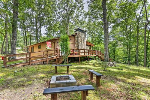 Quaint Murphy Cabin In Serene Wooded Setting!