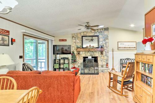 Quaint Murphy Cabin In Serene Wooded Setting!