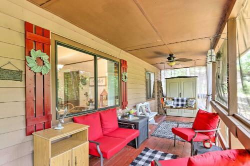 Quaint Murphy Cabin In Serene Wooded Setting!