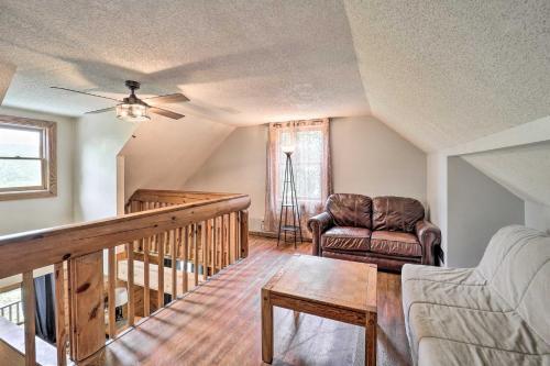 Cozy Newland Cabin With Deck, Fire Pit And Grill!