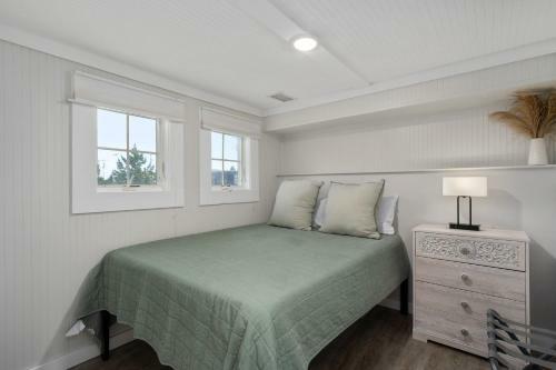 The Gray Sandcastle Nh313