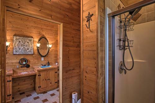 Hilltop Hideaway Vian Cabin With Covered Deck!