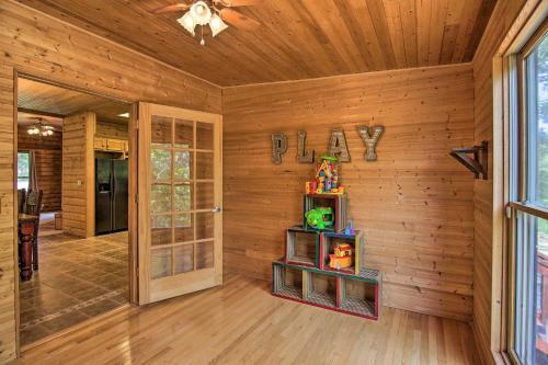 Hilltop Hideaway Vian Cabin With Covered Deck!