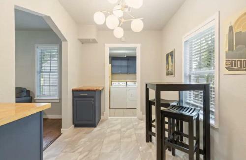 Pet Friendly- Quiet Neighborhood-2 Bedroom