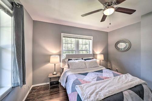 Evolve Airy Central Getaway With Porch And Backyard!