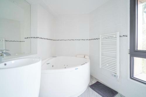Beautiful House 10 Min Walk From Paris