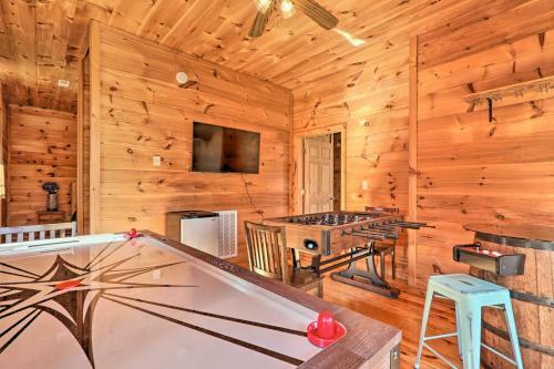 Sunny Cabin With Game Room In Shagbark Resort!