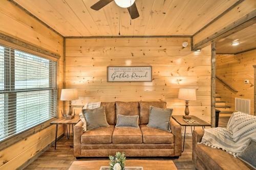 Sevierville Home With Deck - Hike, Dine, Relax!