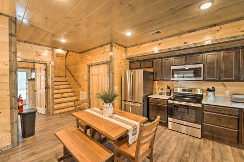 Sevierville Home With Deck - Hike, Dine, Relax!