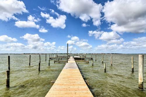 Apartamento Vibrant Seabrook Condo With Waterfront Pool!