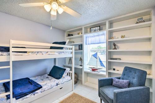 Apartamento Vibrant Seabrook Condo With Waterfront Pool!