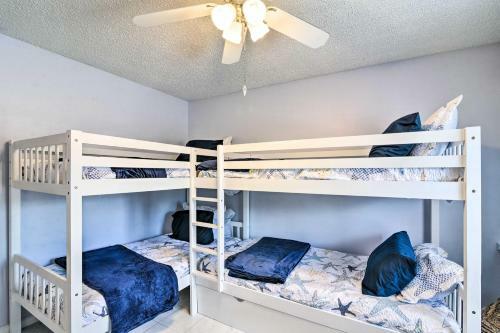 Apartamento Vibrant Seabrook Condo With Waterfront Pool!