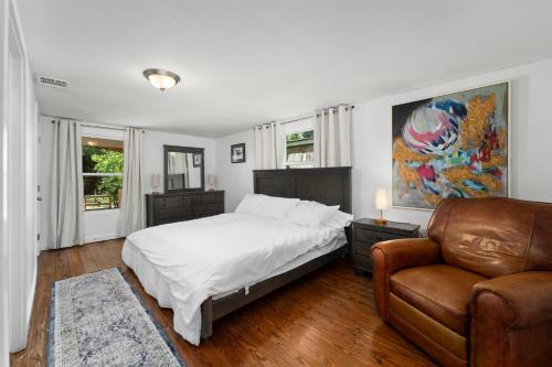 Entire House, 5 Minutes From Downtown