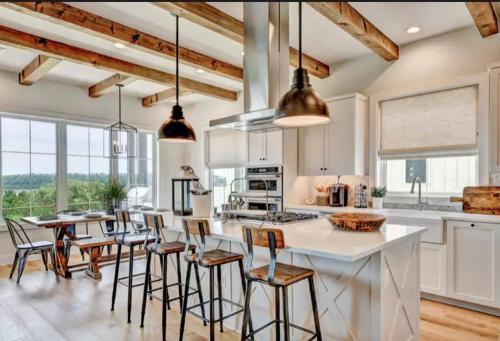 Villa Riverbend Farmhouse #7