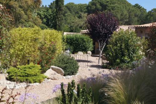 Hostal Room In Bb - Santa Giulia - Charming Bed And Breakfast With Breakfast Included