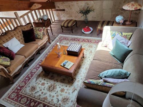 4 Bedrooms In A Charming House With Swimming Pool
