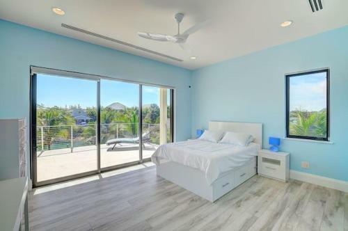 Own House, With A Pool! Your Vacation Will Be Remembered For A Long Time!