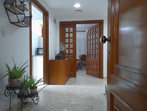 Family Room In A 10 Minutes Walk From Corniche Beach