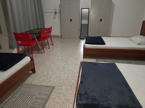 Family Room In A 10 Minutes Walk From Corniche Beach