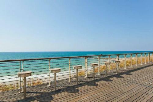 Stunning Sew View 3 Br Apartment Iconic Tower