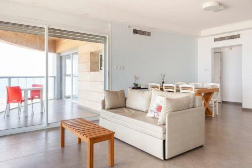 Stunning Sew View 3 Br Apartment Iconic Tower