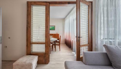 Cozy Spacious 2bd Apartment With A Terrace In Burgas