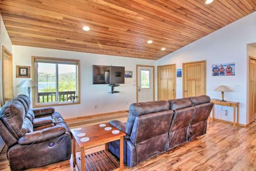 Apartamento Waterfront Apt With Mtn View, Walk Into Town!
