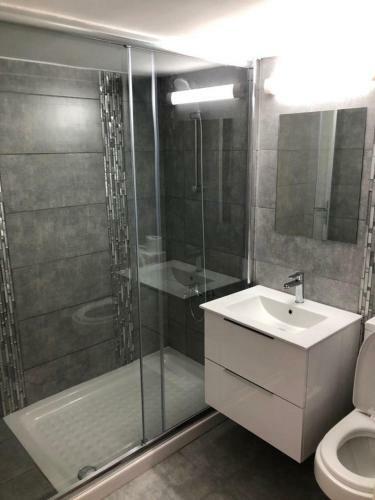 2 Bedroom Apartment Next To Beach