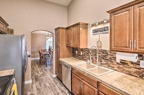 Bullhead City Oasis With Fire Pit And Mtn View!