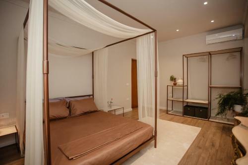 Exquisite, Stylish, Center Apartment