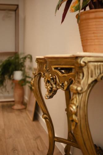 Exquisite, Stylish, Center Apartment