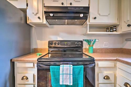 Vibrant Family Home With Grill, Walk Downtown!
