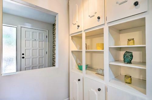 Vibrant Family Home With Grill, Walk Downtown!
