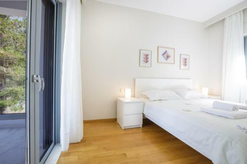 Villa Bay's Balcony Verga